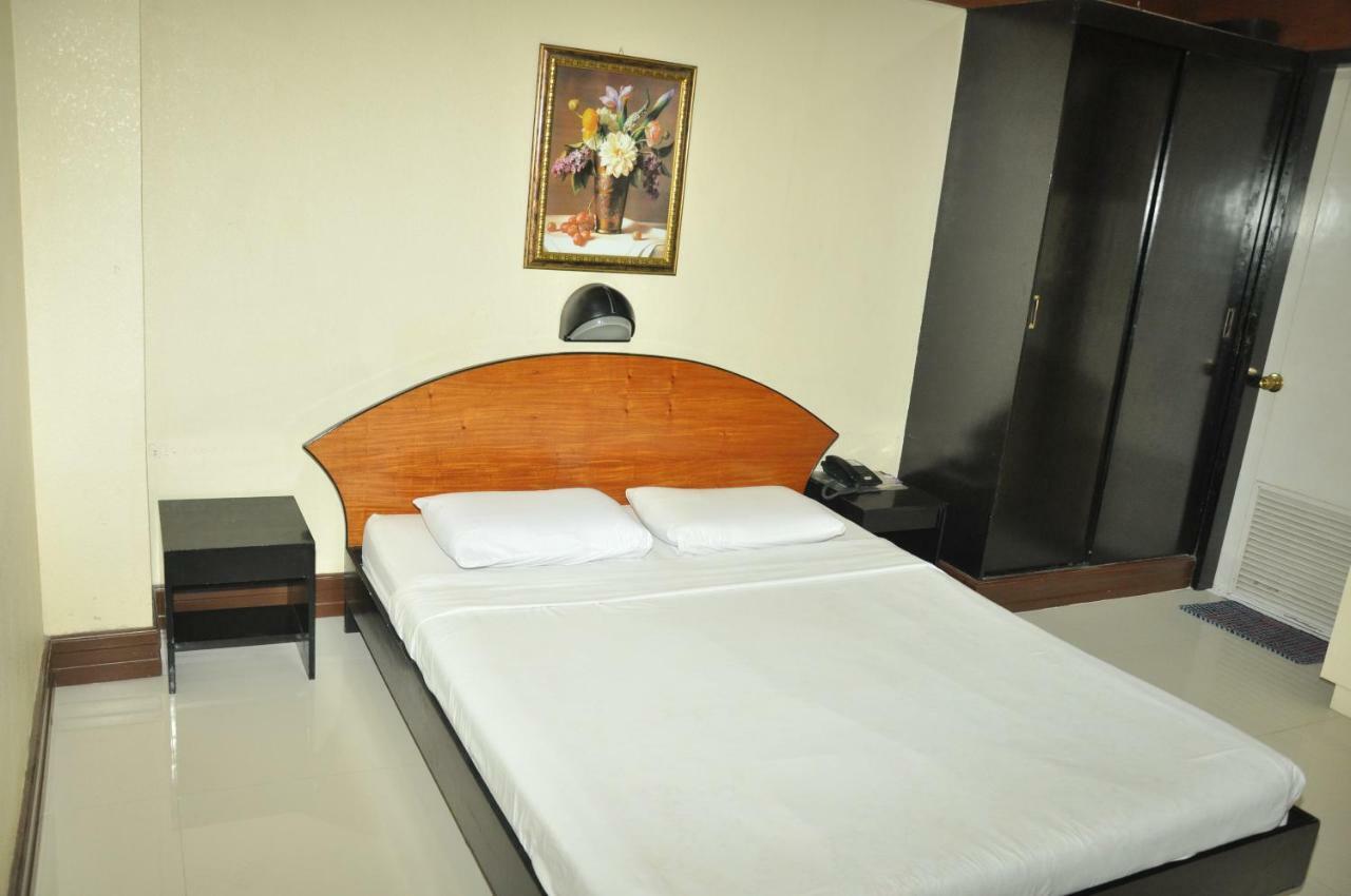 Paragon Suites Cebu Exterior photo